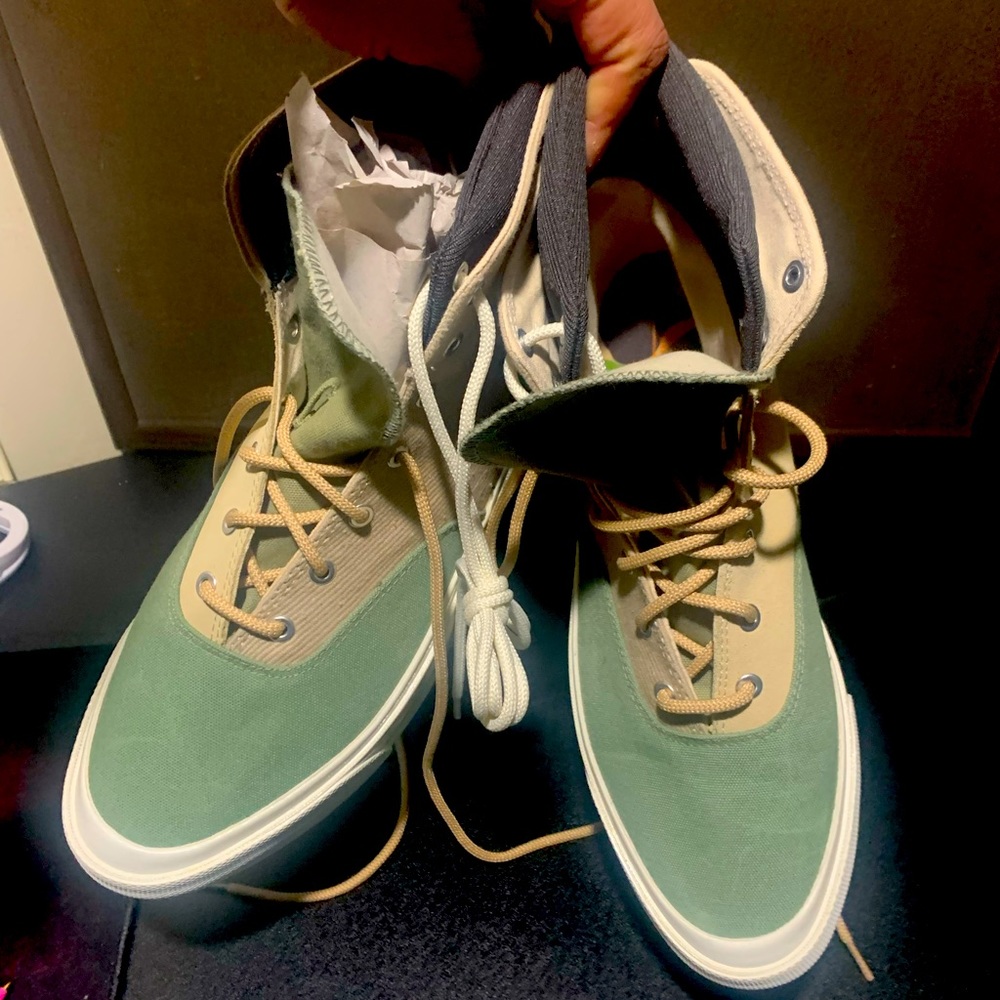 High top converse. Brand new. SIZE 11.